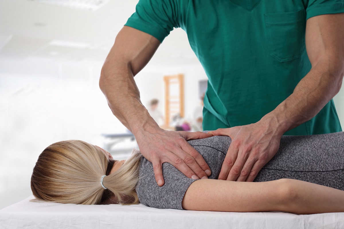 chiropractor and patient