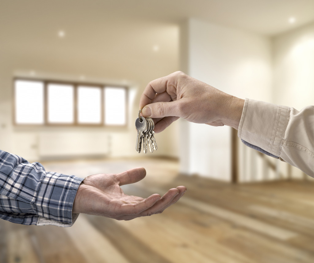 man receiving house keys