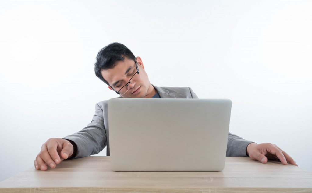 man withb work from home fatigue