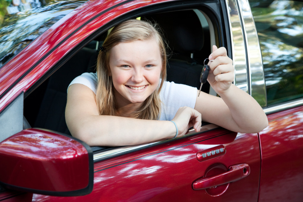 teen holding a car key
